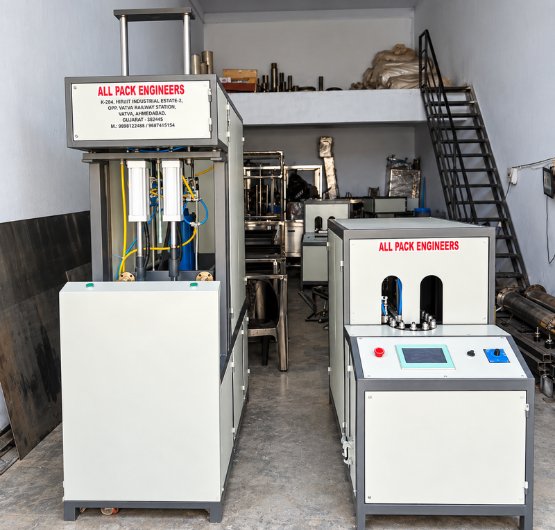 Commercial Blow Moulding Machine